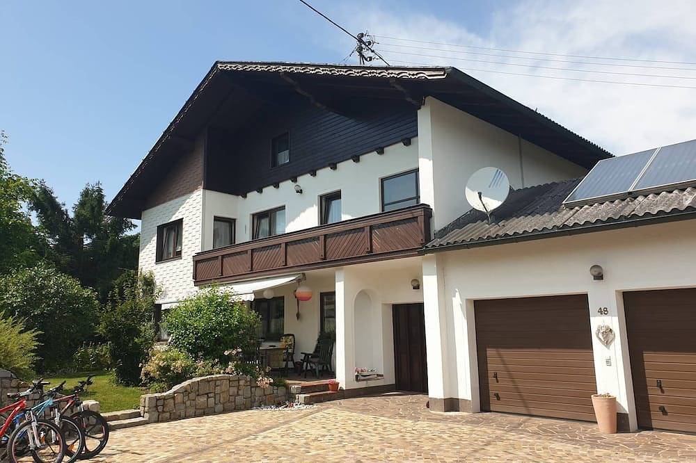 In den Alpen neben den Skipisten und Bergseen befindet sich dieses Apartment. in Bezirk Gmunden