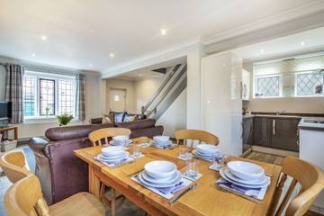 Log Cabin for 6 People in Bakewell, Peak District, Photo 3