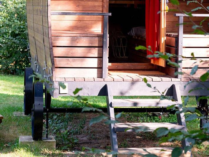 Camping pour 4 personnes, avec Bassin pour enfant dans l' Ain