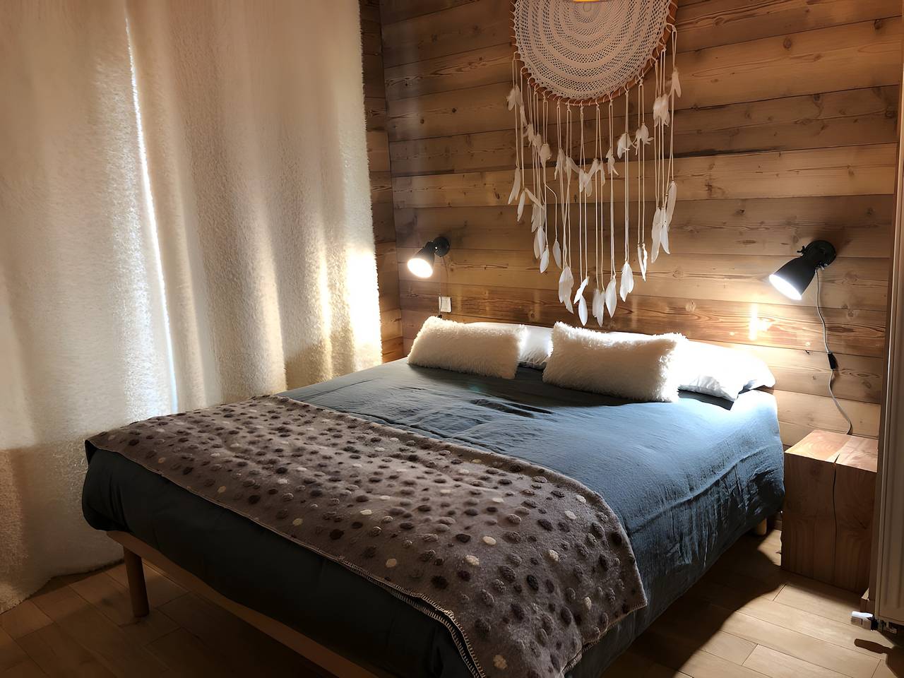 Bed and Breakfast 'La Baïta De La Foux - Chambre 2' with Mountain View, Shared Terrace and Wi-Fi in La Foux d'Allos, Allos