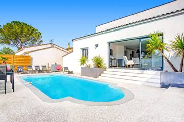 Gîte pour 10 personnes, avec jardin, adapté aux familles à Le Cailar