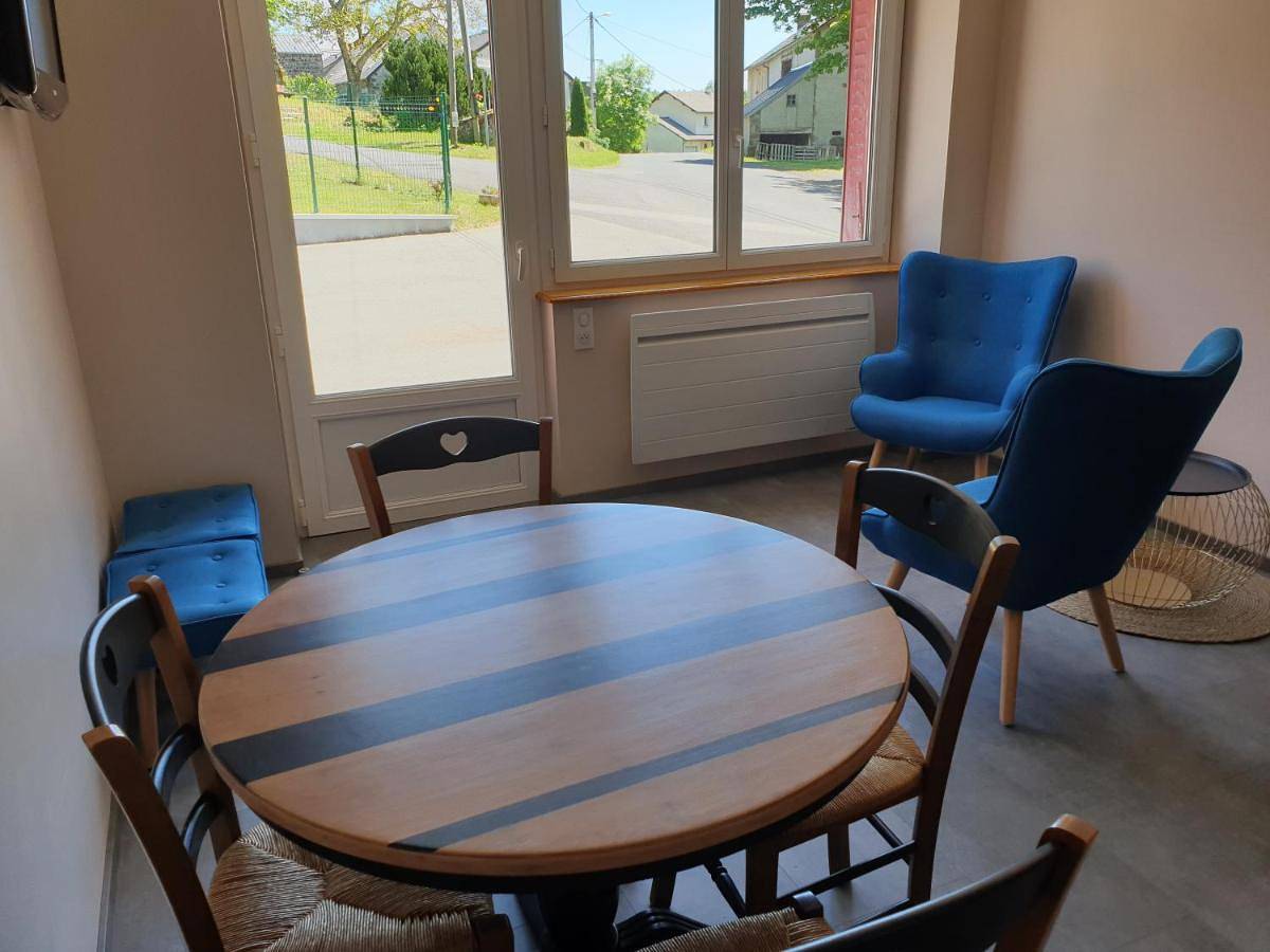 Appartement entier, One-Bedroom Apartment in Nébouzat, Parc naturel régional des Volcans d'Auvergne