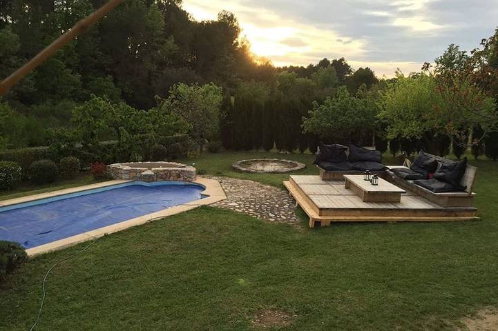 Location de vacances pour 14 personnes, avec jardin et terrasse à Pontevès