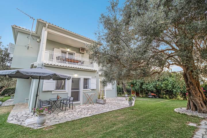 Διαμερίσματα διακοπών για 4 άτομα, με κήπο στην Πόλη της Λευκάδας