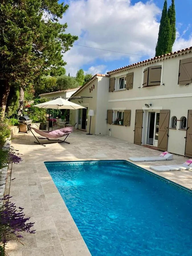 Chalet para 5 personas, con terraza y piscina - 1
