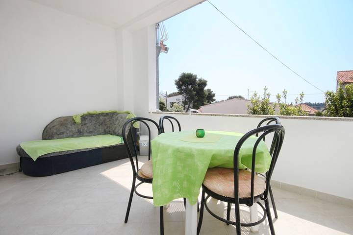 Apartament wakacyjny dla 5 osób, z balkon/ taras w Pakoštane