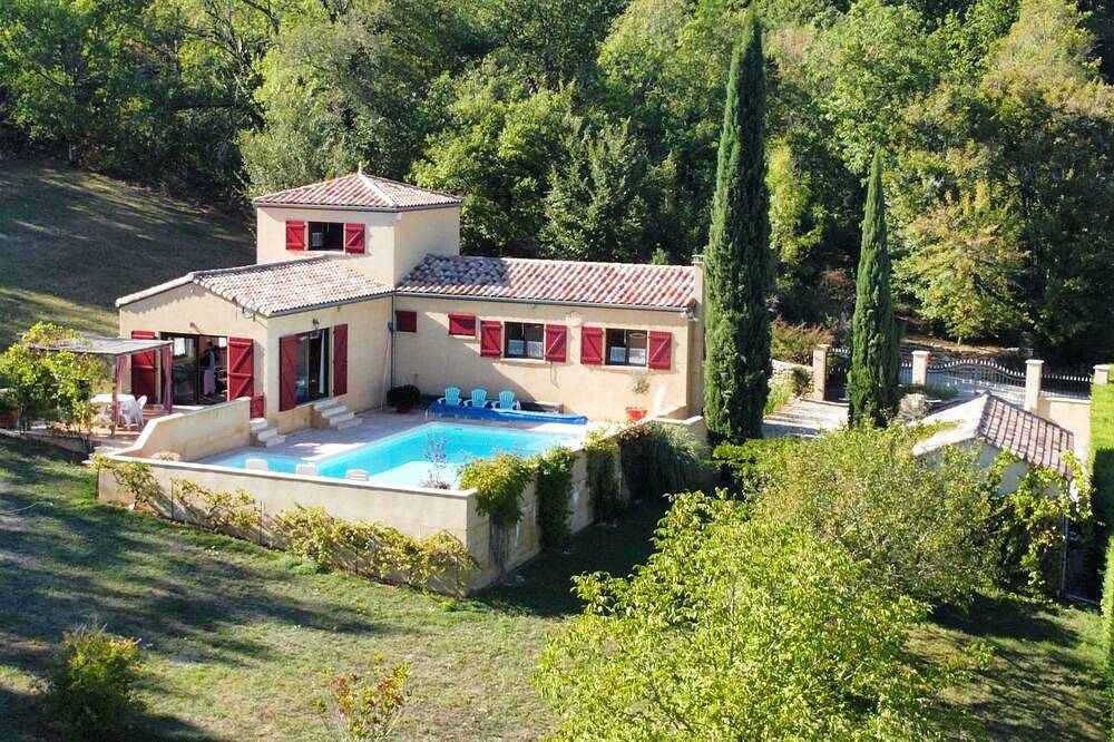Grande maison avec piscine privée jardin Wifi 140m2 in Luzech, Quercy