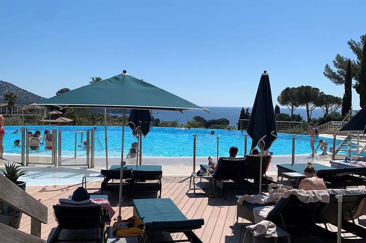 Gîte pour 4 personnes, avec jardin et jacuzzi dans Golf De Cap Esterel