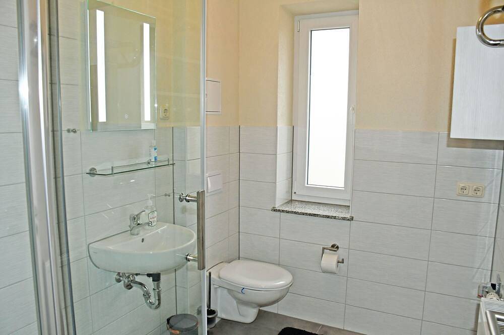 Ganze Wohnung, Ferienwohnung Tilda mit Terrasse - Ferienwohnungen Udars auf Rügen in Schaprode, Rügen