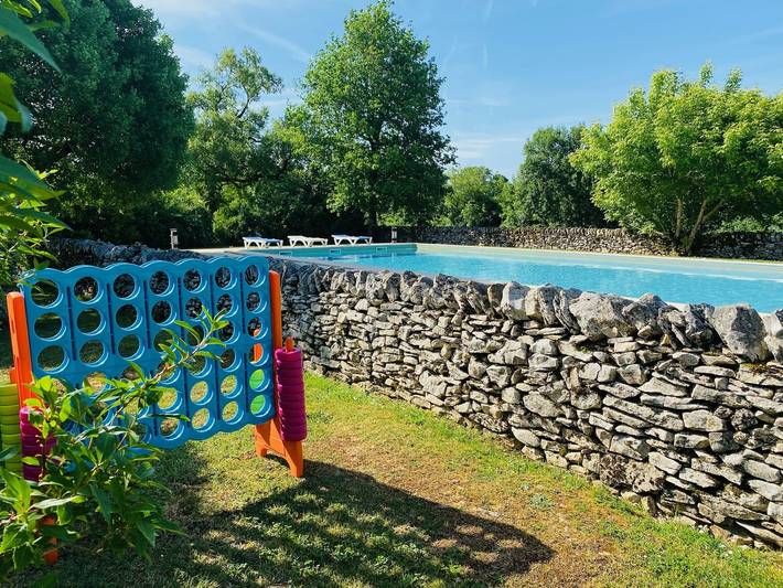 Gîte pour 25 personnes, avec piscine ainsi que terrasse et jardin dans le Lot - 3