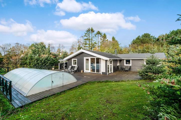 Ferieudlejning for 6 personer, med Jacuzzi og Terrasse samt Have i Aalborg Kommune