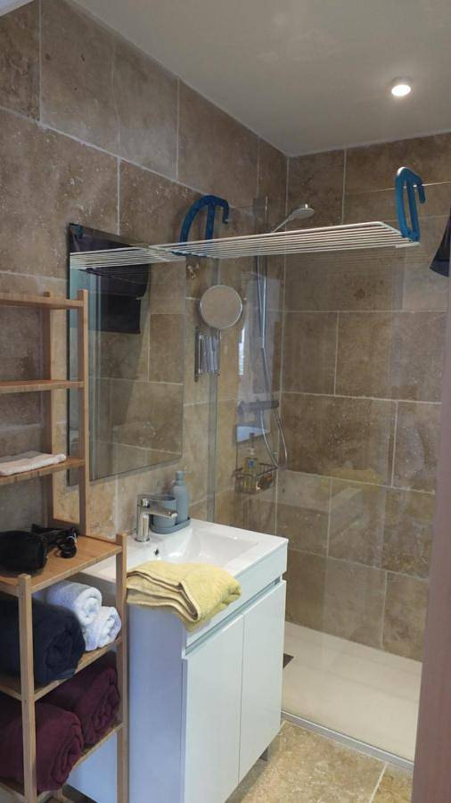 Appartement entier, Two-Bedroom Apartment in Valognes, Côte de la Déroute