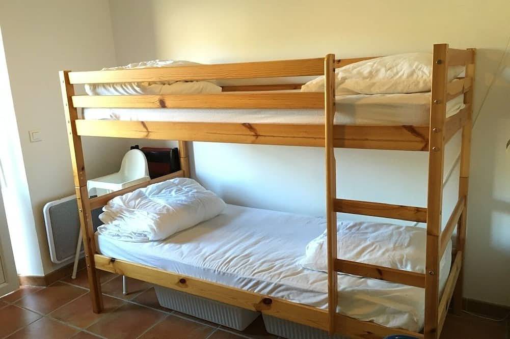 House / villa - 6 rooms - 6/7 persons in Montvalent, Massif Central