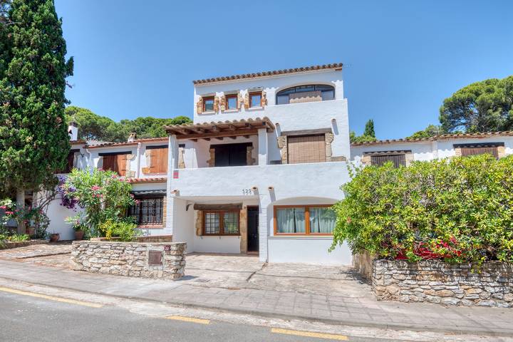 Holiday home for 8 people, with terrace and garden - 1
