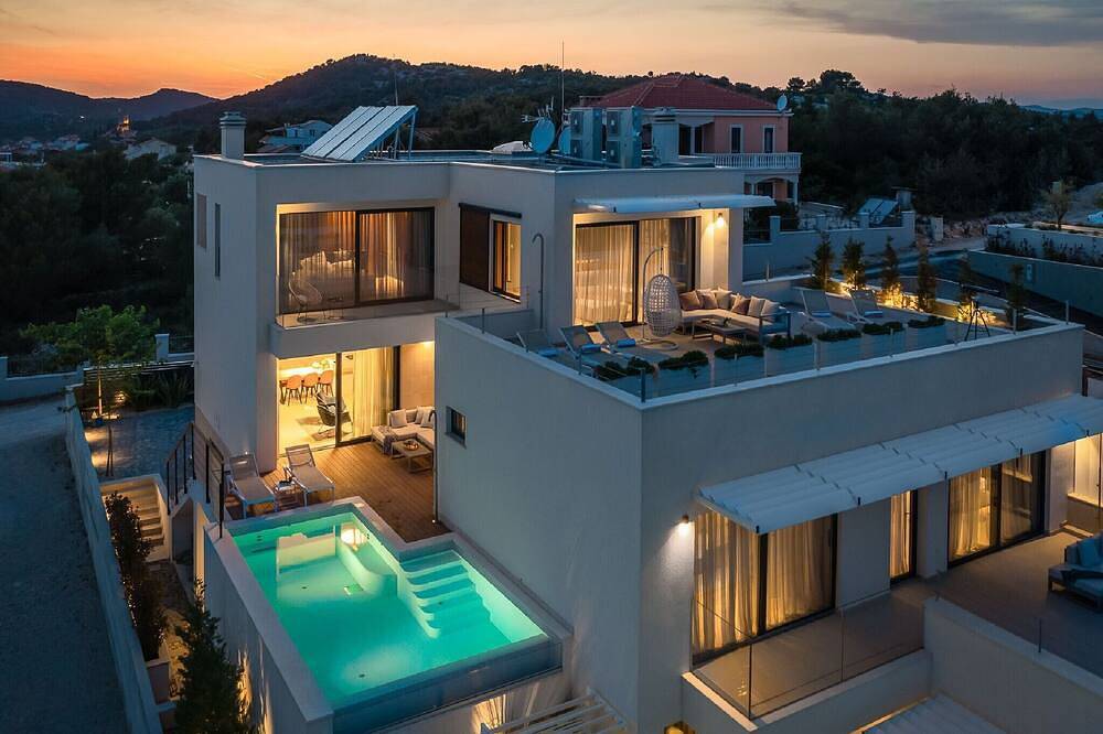 Villa for 10 People in Jezera, Murter