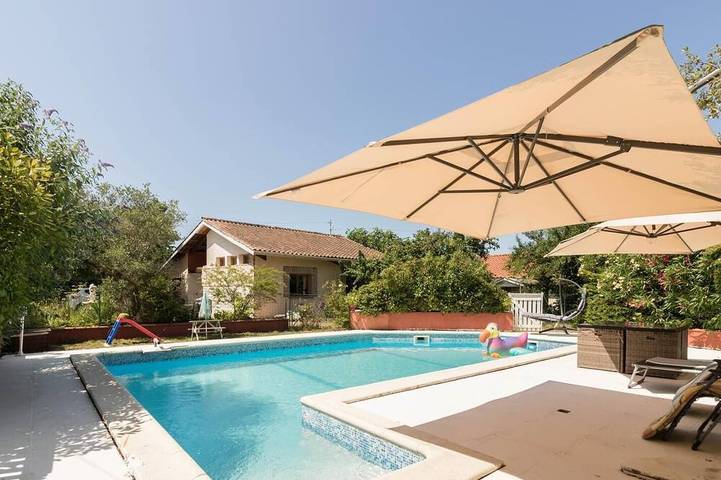 Location de vacances pour 5 personnes, avec piscine et jardin à Lamasquère