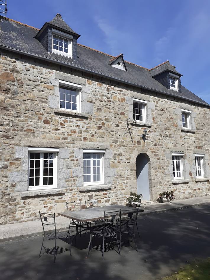 Location de vacances pour 8 personnes, avec jardin à Plouisy