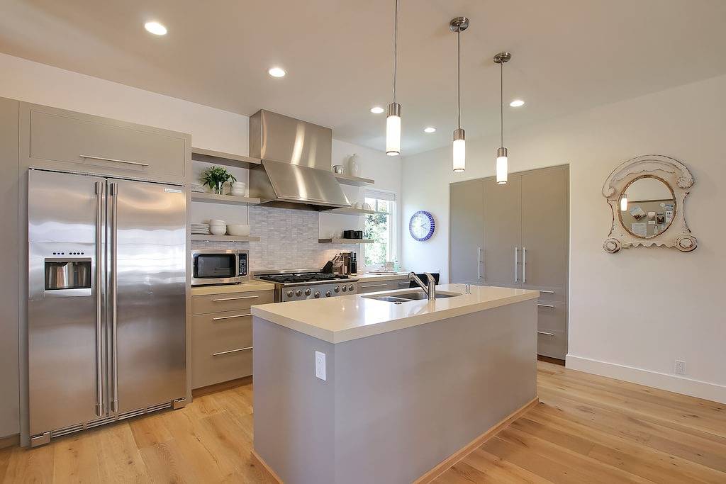 \"Casa Playa\" in the heart of West Beach - impeccably remodeled, with A/C and 2 car garage! in Santa Barbara, Santa Barbara County