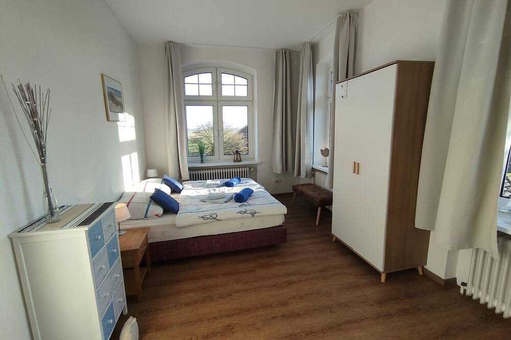 Ganze Wohnung, Fewo Villa Butterburg Ukena - Ein Traum für 8 Personen mit Balkon in Dornum (Stadt), Dornum