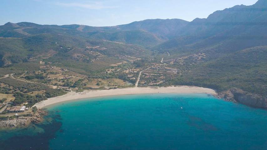 Location de vacances pour 2 personnes, avec jardin ainsi que piscine et jacuzzi à Piana - 3