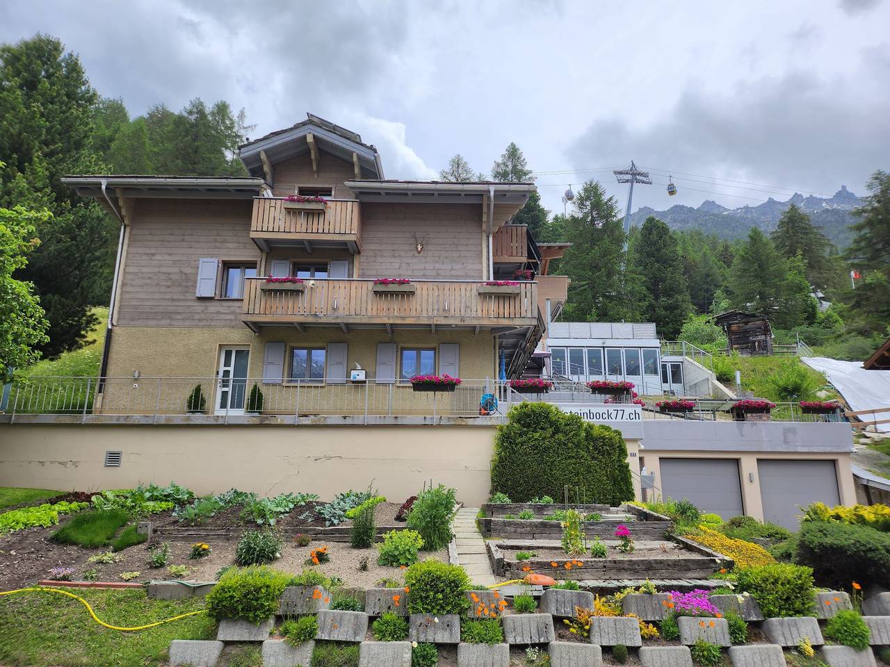 Geheel vakantieappartement, Vakantieappartement voor 4 personen met terras in Grächen, Walliser Alpen
