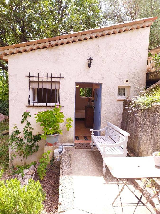 Chambre d’hôte pour 2 personnes, avec piscine ainsi que jardin et terrasse à Le Rouret - 2