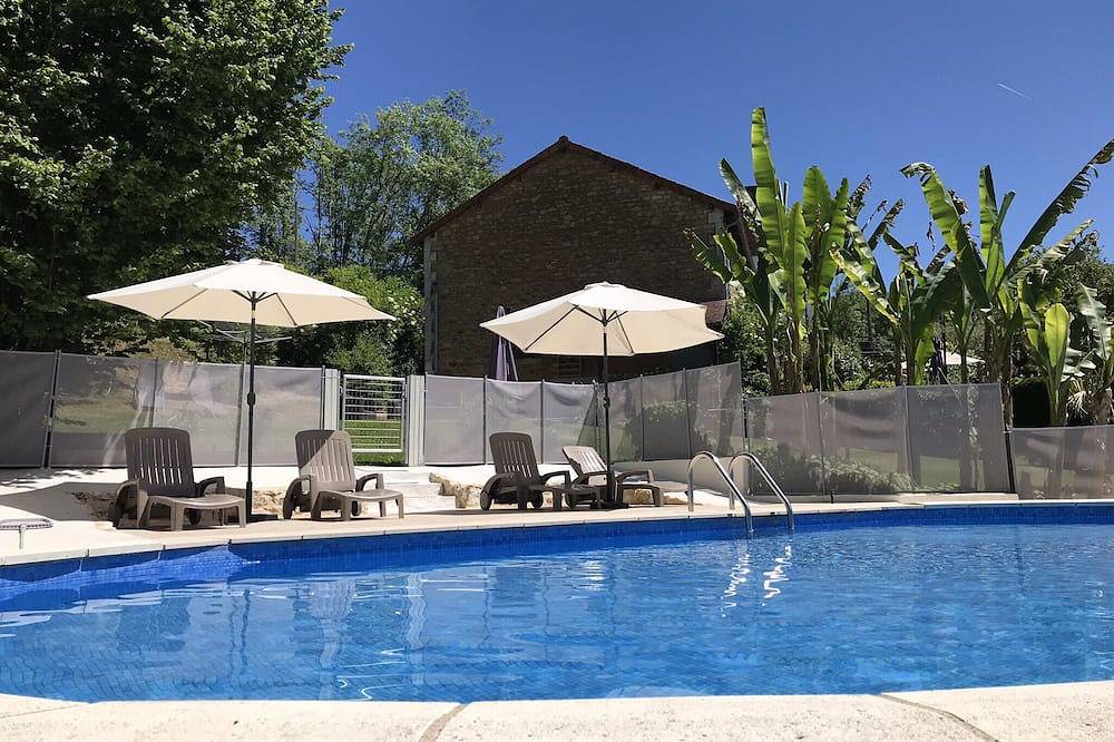 Maison de maître avec rivière et piscine privée à 5 minutes à pied du village in Corgnac-sur-l'Isle, Périgord Vert