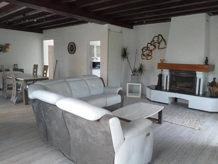 Location de vacances pour 7 personnes, avec vue ainsi que jardin et piscine à Seyresse - 4