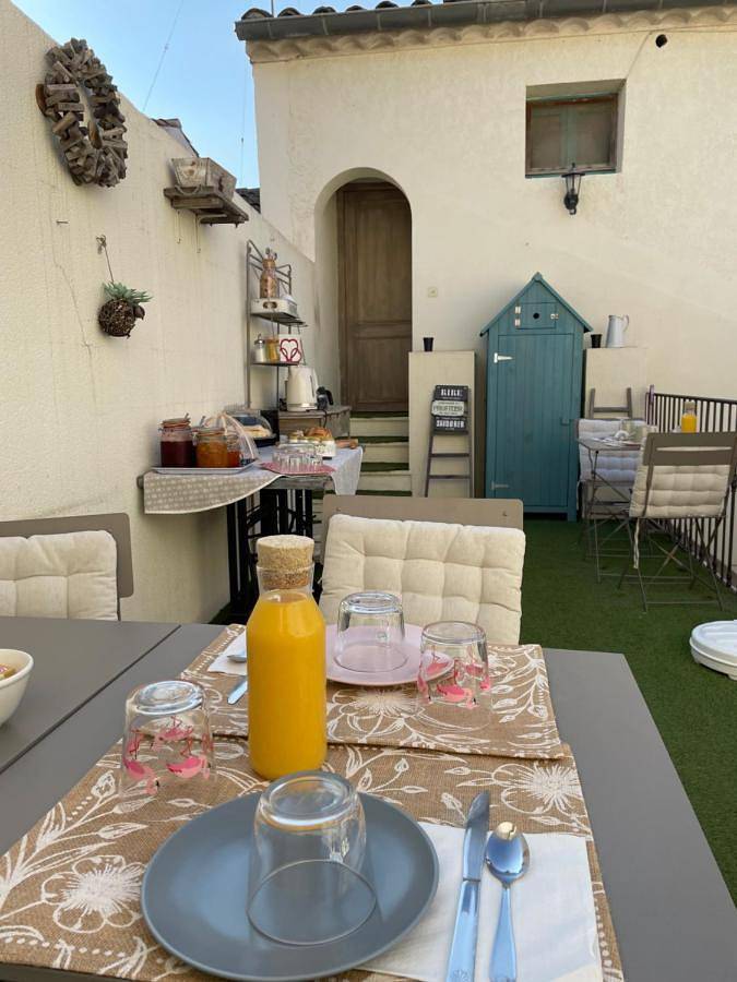 Chambre d’hôte pour 4 personnes, avec terrasse et vue à Aigues-Mortes - 2
