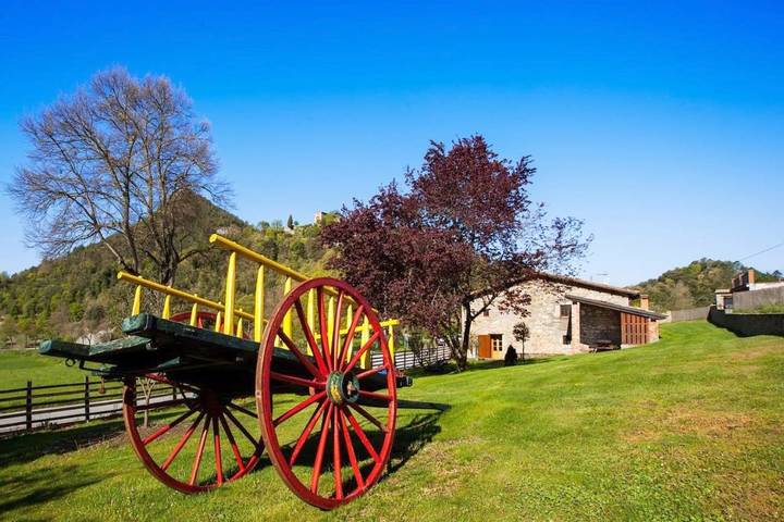 Chalet para 11 personas, con Terraza y Jardín además de Piscina y Vistas en Osona