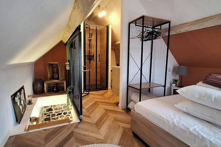 Stone cottage with private garden, in a quiet location, on the Mont-Saint-Michel bay in Roz-sur-Couesnon, Mont-Saint-Michel-Bucht