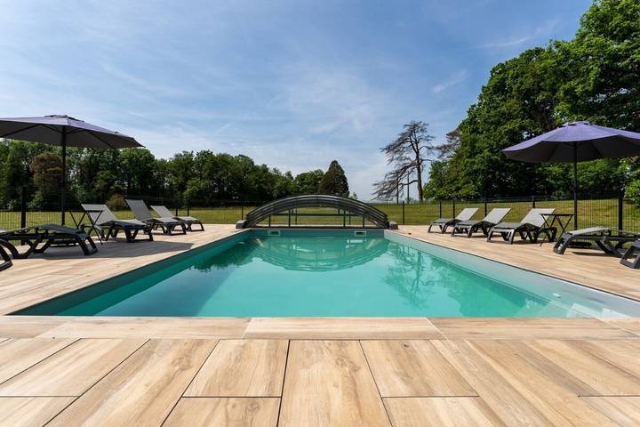 Gîte pour 3 personnes, avec Terrasse ainsi que Piscine et Vue à La Châtelaine