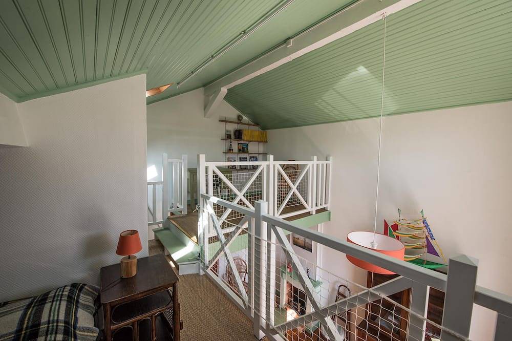 Appartement entier, Sur la plage de Pontaillac duplex de charme 62 m², accès piscine. in Pontaillac, Vaux-sur-Mer