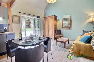 Gîte pour 2 personnes, avec jardin à Neulliac
