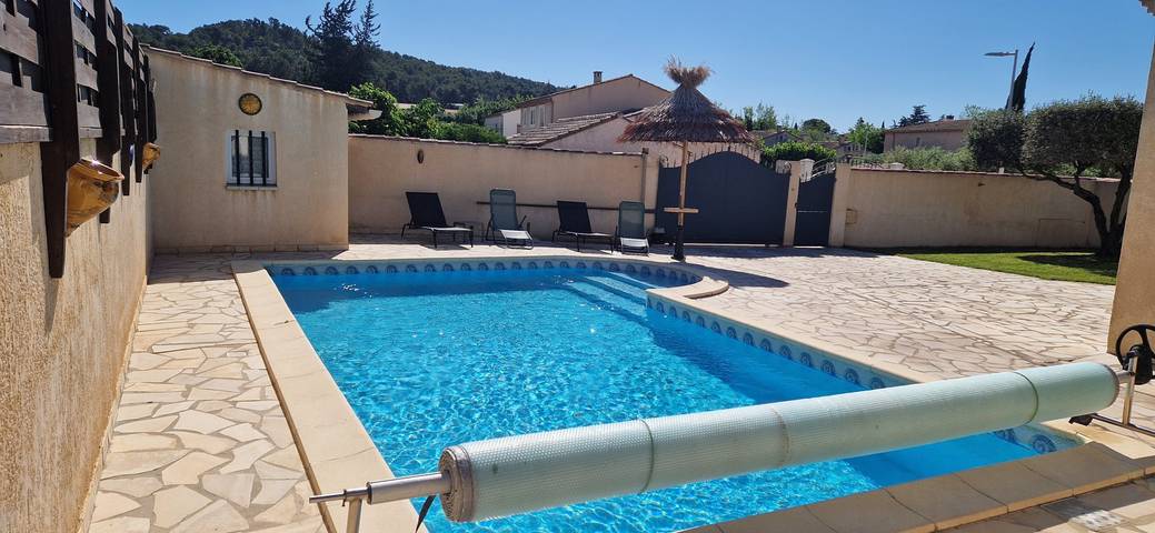 Villa pour 7 personnes, avec piscine ainsi que jardin et terrasse