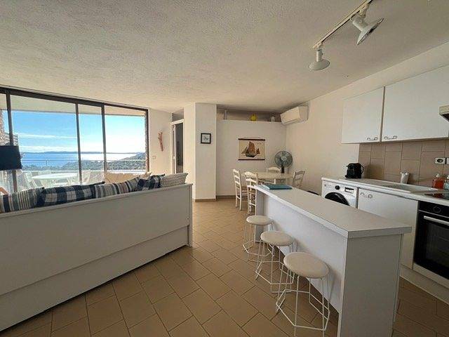 Ganze Ferienwohnung, Gaou Bénat Domaine privé - Appartement T2 Vue Mer climatisé - pour 4 personne in Cap Bénat, Bormes-les-Mimosas