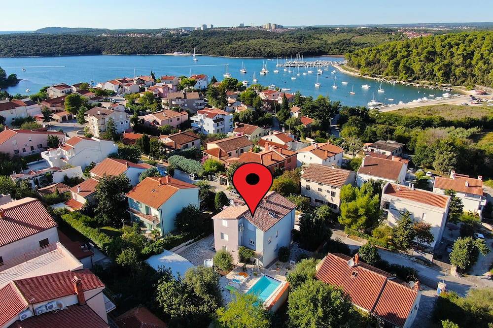 Appartement entier, App for 2 with heated pool, nice garden and bbq in Banjole, Côte Sud d'Istrie