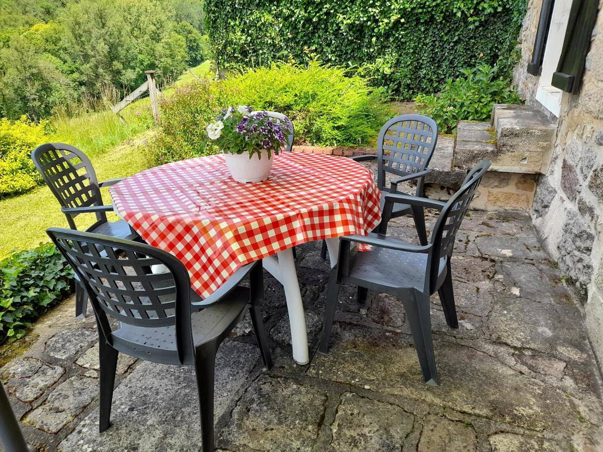 Three-Bedroom House in Perpezac-le-Blanc, Région de Brive-la-Gaillarde