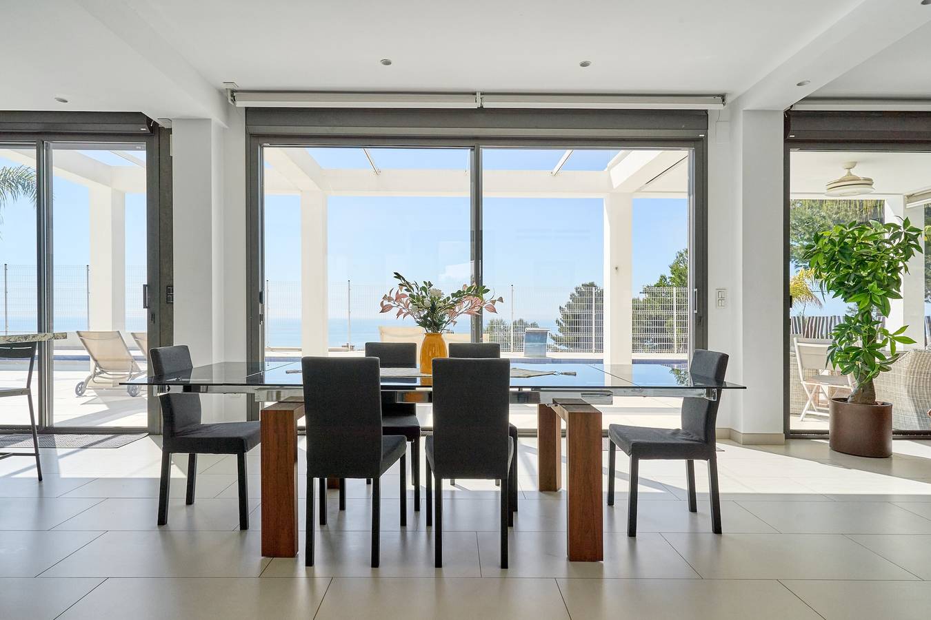 Villa 'Palacio Nazari' with Private Pool, Wi-Fi and Air Conditioning in Málaga (Este), Malaga