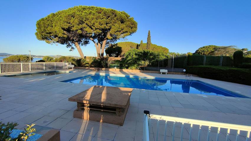 Gîte pour 4 personnes, avec terrasse dans Plage de San Peire