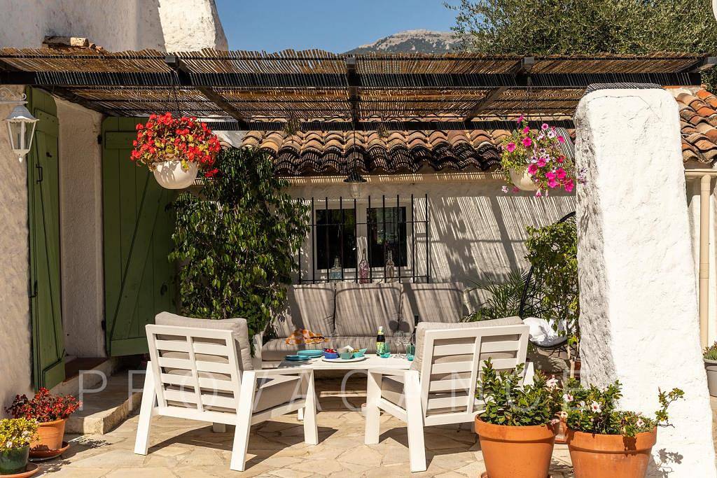 Holiday house with pool on the outskirts of Le Rouret in Le Rouret, Région de Cannes