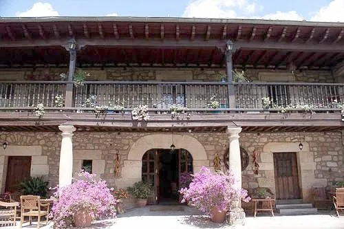 Albergo a gestione familiare per 3 persone, con panorama e piscina nonché giardino, con animali domestici - 1