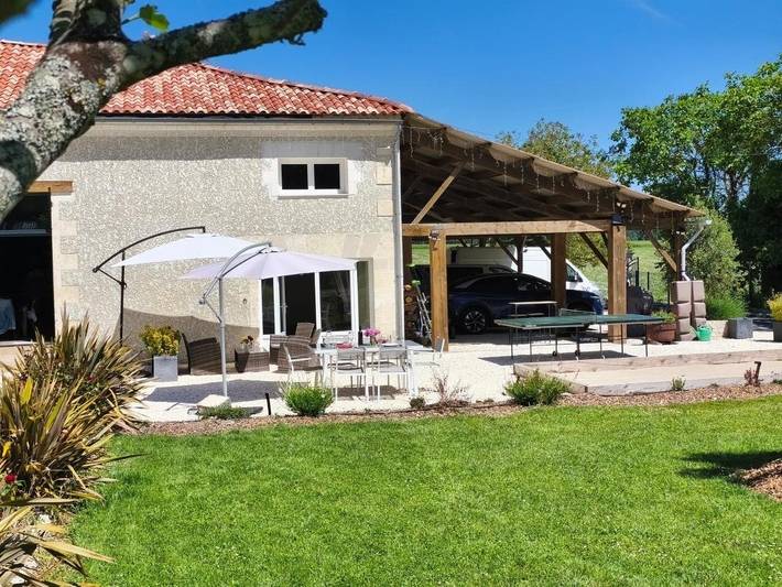 Appartement de vacances pour 4 personnes, avec piscine ainsi que vue et jardin, animaux acceptés en Charente - 2