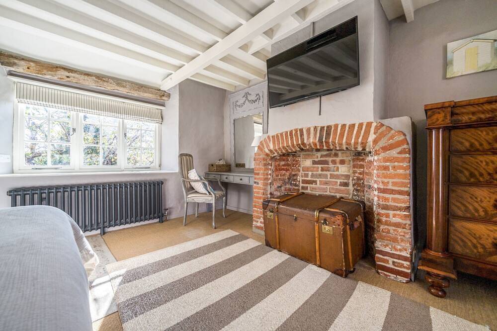 Garden House - sleeps 4 guests  in 2 bedrooms in Burnham Market, Norfolk Coast
