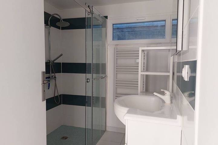 Location de vacances pour 4 personnes, avec terrasse ainsi que jardin et jacuzzi dans Denneville Plage - 4