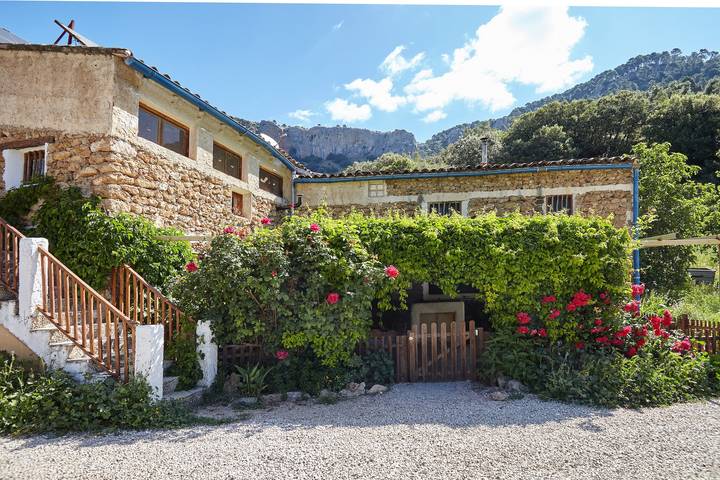 Holiday Home 'El Soto' with Mountain Views, Private Pool and Wi-Fi in Beas de Segura, Sierras de Cazorla and Segura Natural Park