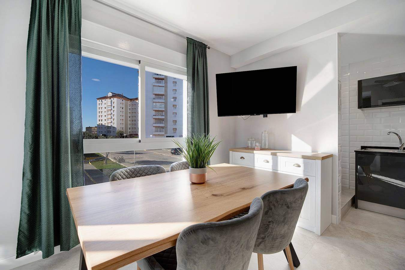 Ganze Wohnung, Ferienwohnung "Refugio del Mar" mit Meerblick, Gemeinschaftspool und Wlan in Valdelagrana, El Puerto de Santa María