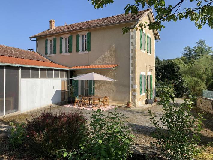 Gîte pour 8 personnes, avec terrasse et jardin