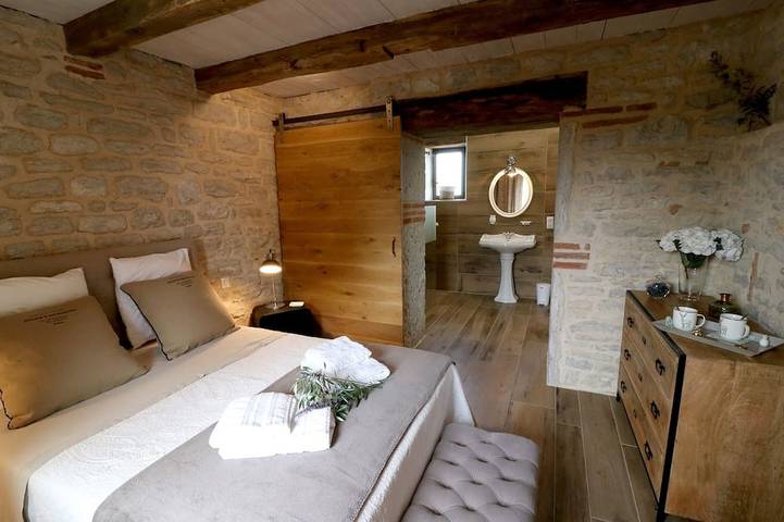 Gîte pour 4 personnes, avec jardin ainsi que piscine et terrasse à Septfonds - 2