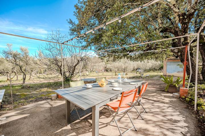 Maison de vacances pour 9 personnes, avec Balcon et Terrasse ainsi que Jardin et Piscine
